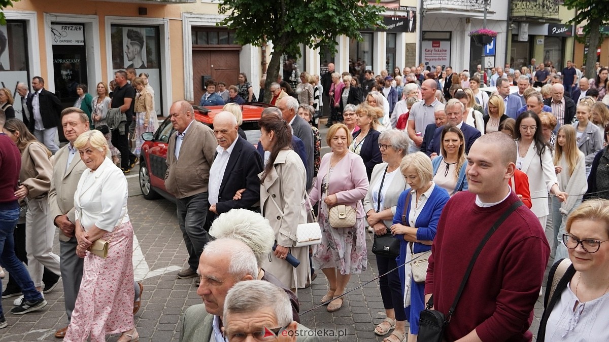 Procesja Bożego Ciała w sanktuarium pw. św. Antoniego Padewskiego [19.06.2025] - zdjęcie #201 - eOstroleka.pl