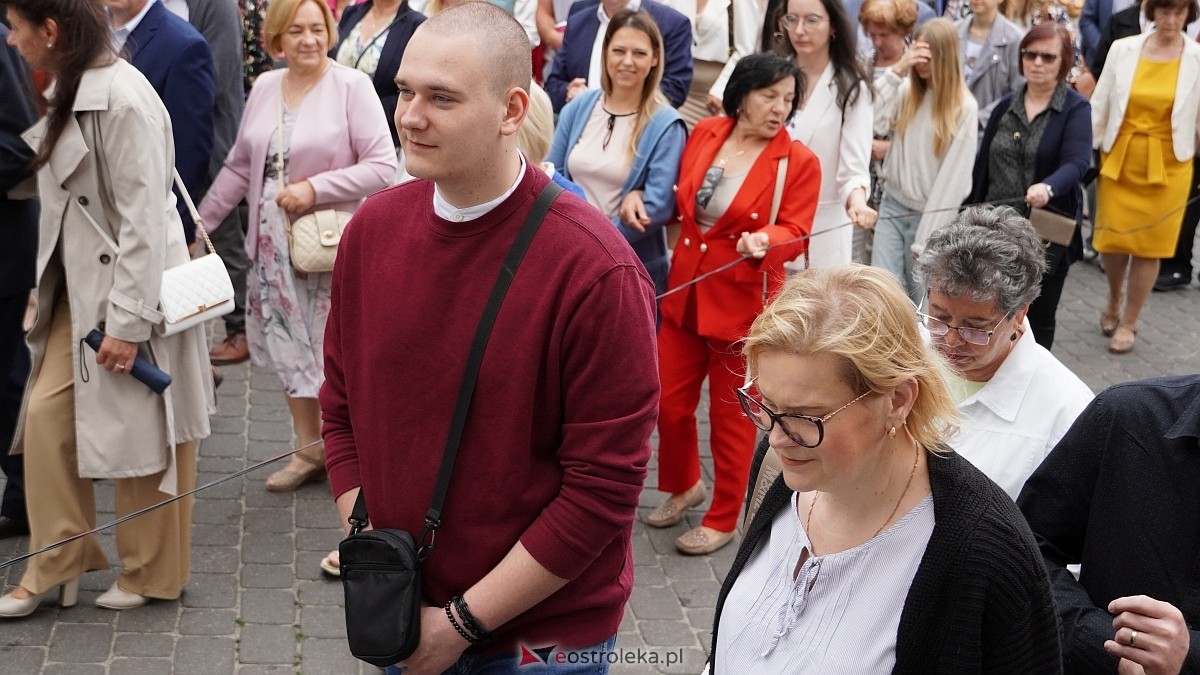 Procesja Bożego Ciała w sanktuarium pw. św. Antoniego Padewskiego [19.06.2025] - zdjęcie #200 - eOstroleka.pl