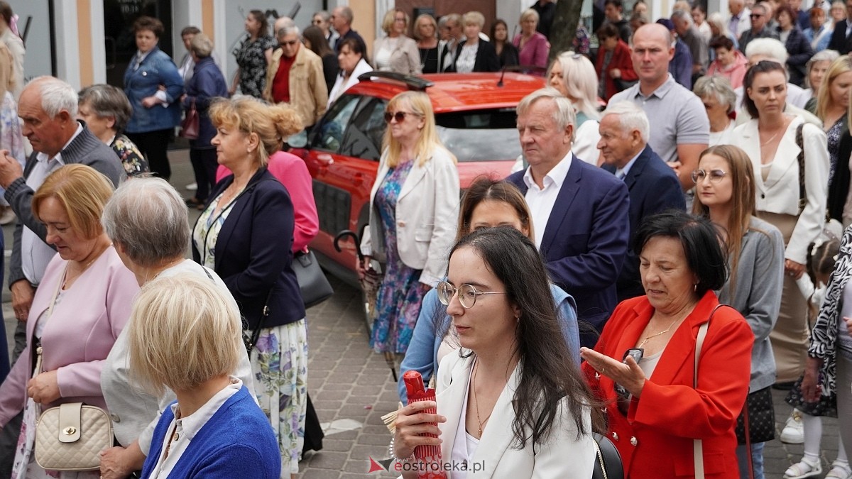 Procesja Bożego Ciała w sanktuarium pw. św. Antoniego Padewskiego [19.06.2025] - zdjęcie #197 - eOstroleka.pl
