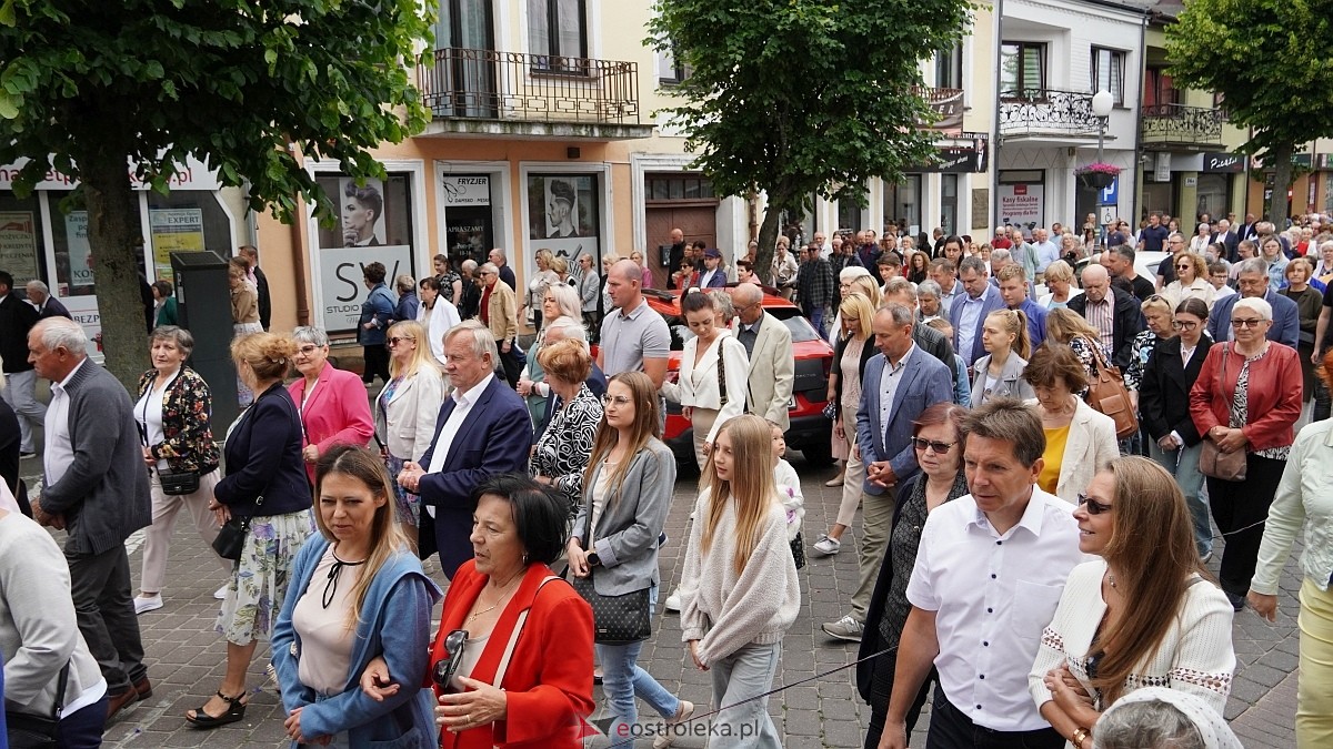 Procesja Bożego Ciała w sanktuarium pw. św. Antoniego Padewskiego [19.06.2025] - zdjęcie #195 - eOstroleka.pl