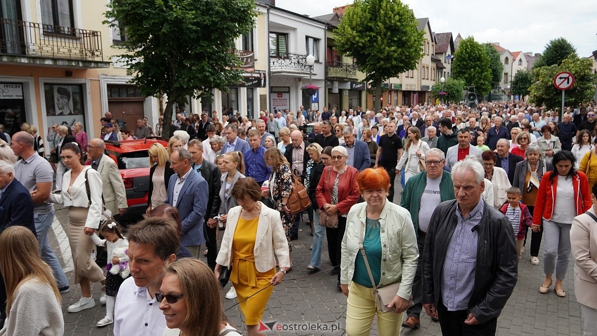 Procesja Bożego Ciała w sanktuarium pw. św. Antoniego Padewskiego [19.06.2025] - zdjęcie #194 - eOstroleka.pl