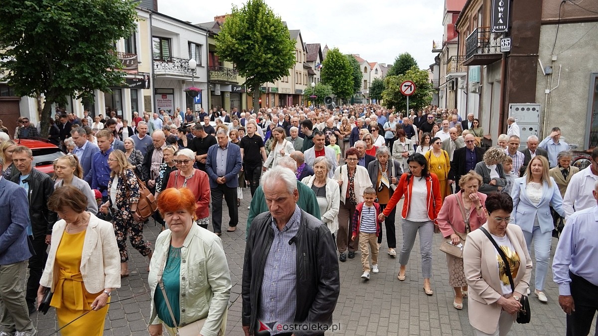 Procesja Bożego Ciała w sanktuarium pw. św. Antoniego Padewskiego [19.06.2025] - zdjęcie #193 - eOstroleka.pl