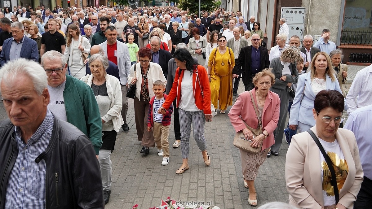 Procesja Bożego Ciała w sanktuarium pw. św. Antoniego Padewskiego [19.06.2025] - zdjęcie #192 - eOstroleka.pl
