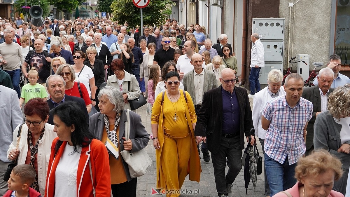 Procesja Bożego Ciała w sanktuarium pw. św. Antoniego Padewskiego [19.06.2025] - zdjęcie #191 - eOstroleka.pl