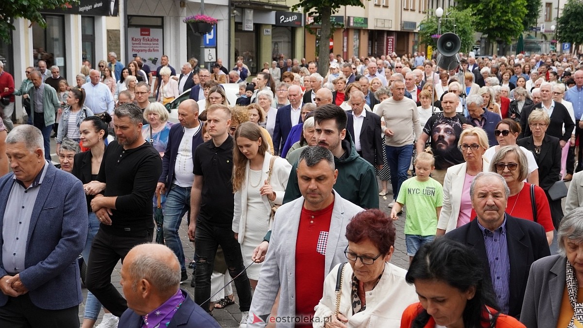 Procesja Bożego Ciała w sanktuarium pw. św. Antoniego Padewskiego [19.06.2025] - zdjęcie #189 - eOstroleka.pl