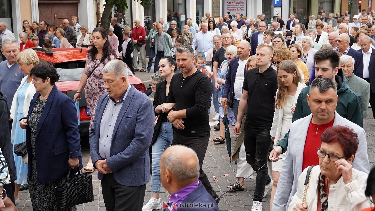 Procesja Bożego Ciała w sanktuarium pw. św. Antoniego Padewskiego [19.06.2025] - zdjęcie #188 - eOstroleka.pl
