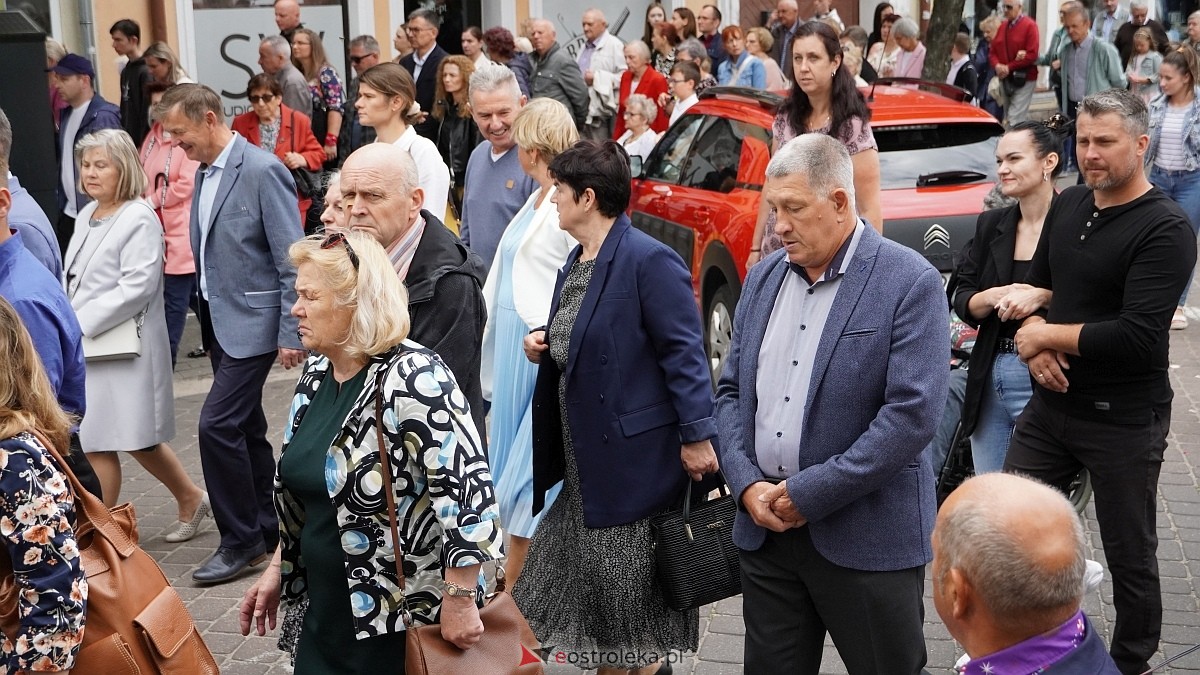 Procesja Bożego Ciała w sanktuarium pw. św. Antoniego Padewskiego [19.06.2025] - zdjęcie #187 - eOstroleka.pl