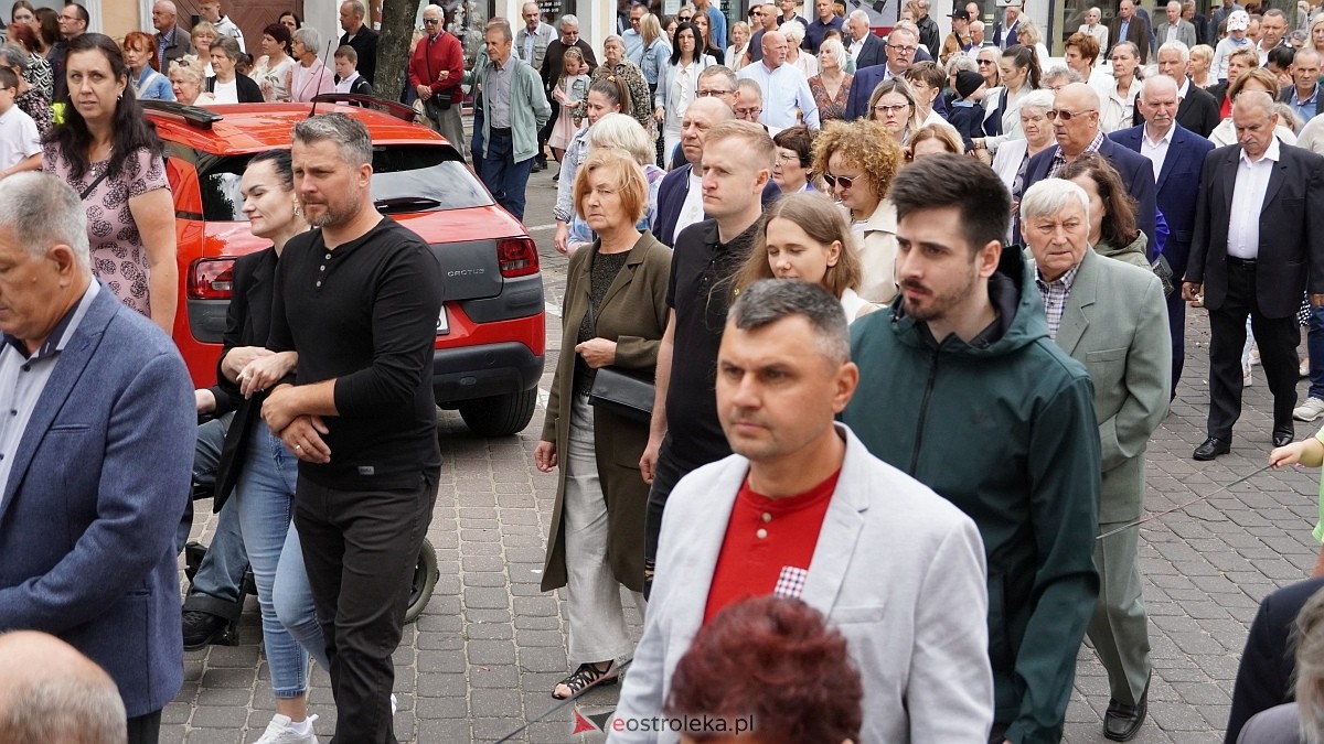 Procesja Bożego Ciała w sanktuarium pw. św. Antoniego Padewskiego [19.06.2025] - zdjęcie #186 - eOstroleka.pl