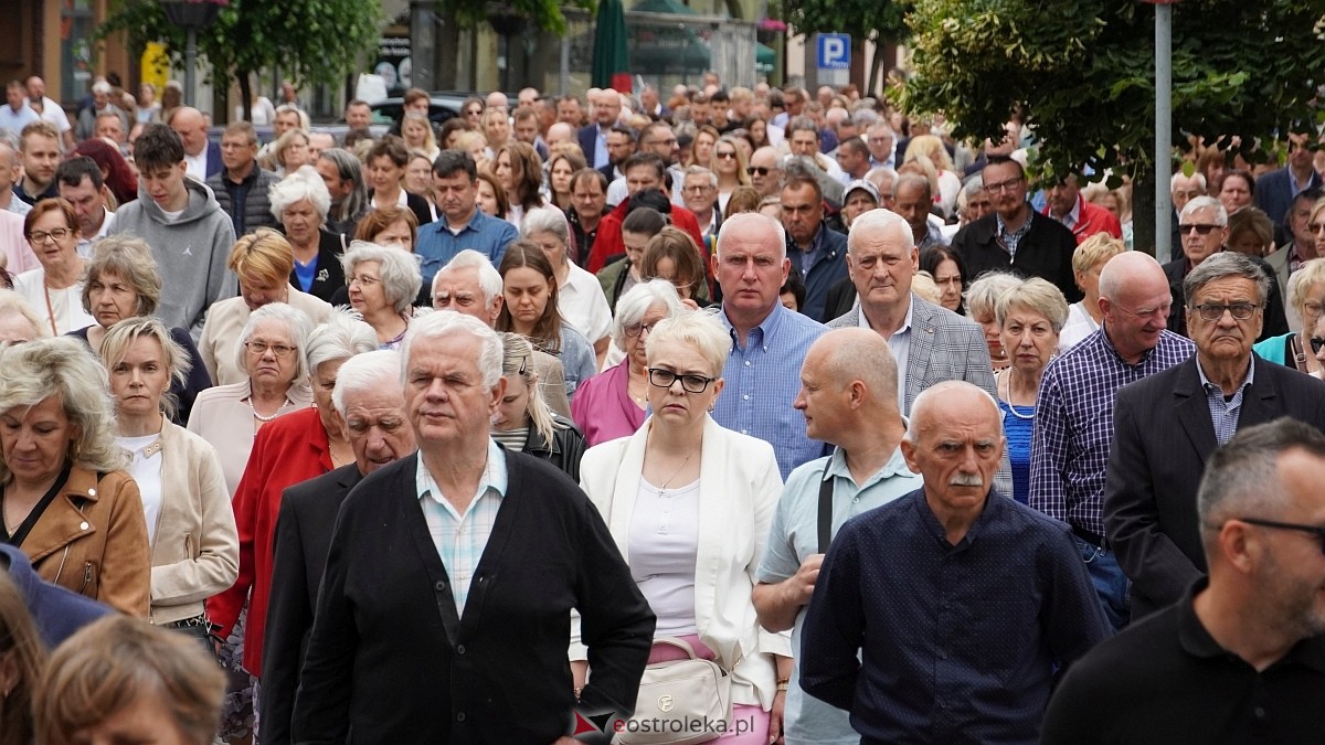 Procesja Bożego Ciała w sanktuarium pw. św. Antoniego Padewskiego [19.06.2025] - zdjęcie #183 - eOstroleka.pl