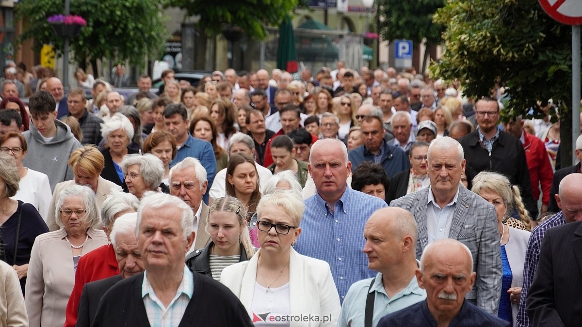 Procesja Bożego Ciała w sanktuarium pw. św. Antoniego Padewskiego [19.06.2025] - zdjęcie #182 - eOstroleka.pl