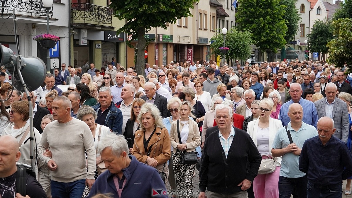 Procesja Bożego Ciała w sanktuarium pw. św. Antoniego Padewskiego [19.06.2025] - zdjęcie #180 - eOstroleka.pl