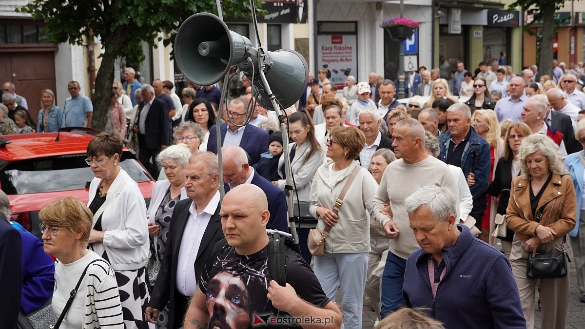 Procesja Bożego Ciała w sanktuarium pw. św. Antoniego Padewskiego [19.06.2025] - zdjęcie #179 - eOstroleka.pl