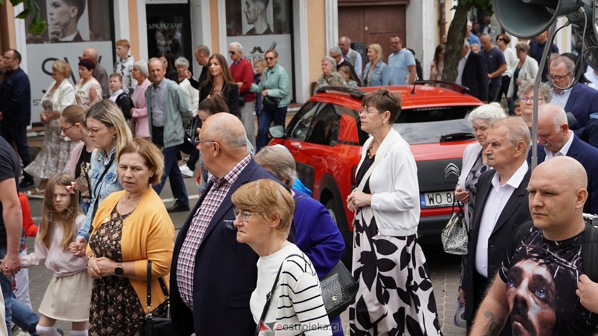 Procesja Bożego Ciała w sanktuarium pw. św. Antoniego Padewskiego [19.06.2025] - zdjęcie #178 - eOstroleka.pl