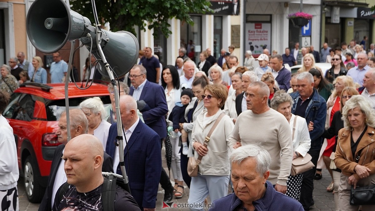 Procesja Bożego Ciała w sanktuarium pw. św. Antoniego Padewskiego [19.06.2025] - zdjęcie #177 - eOstroleka.pl