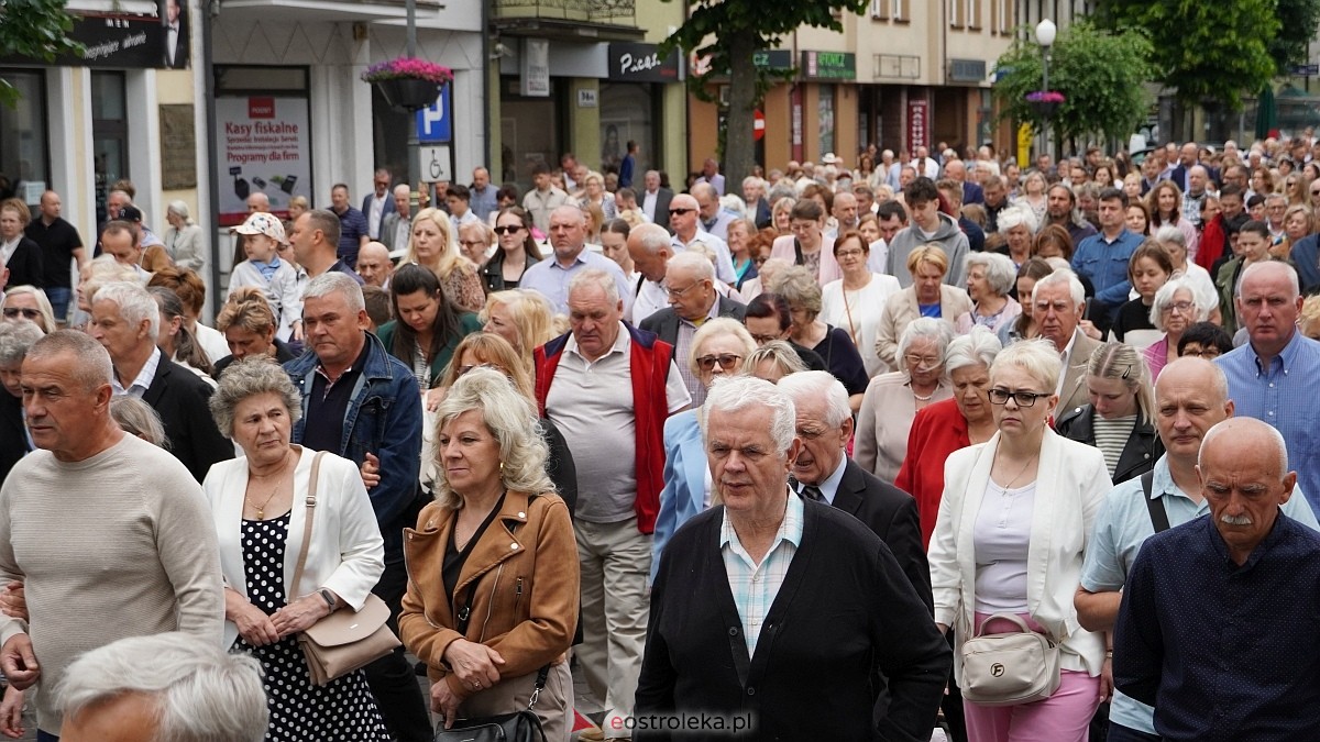 Procesja Bożego Ciała w sanktuarium pw. św. Antoniego Padewskiego [19.06.2025] - zdjęcie #176 - eOstroleka.pl