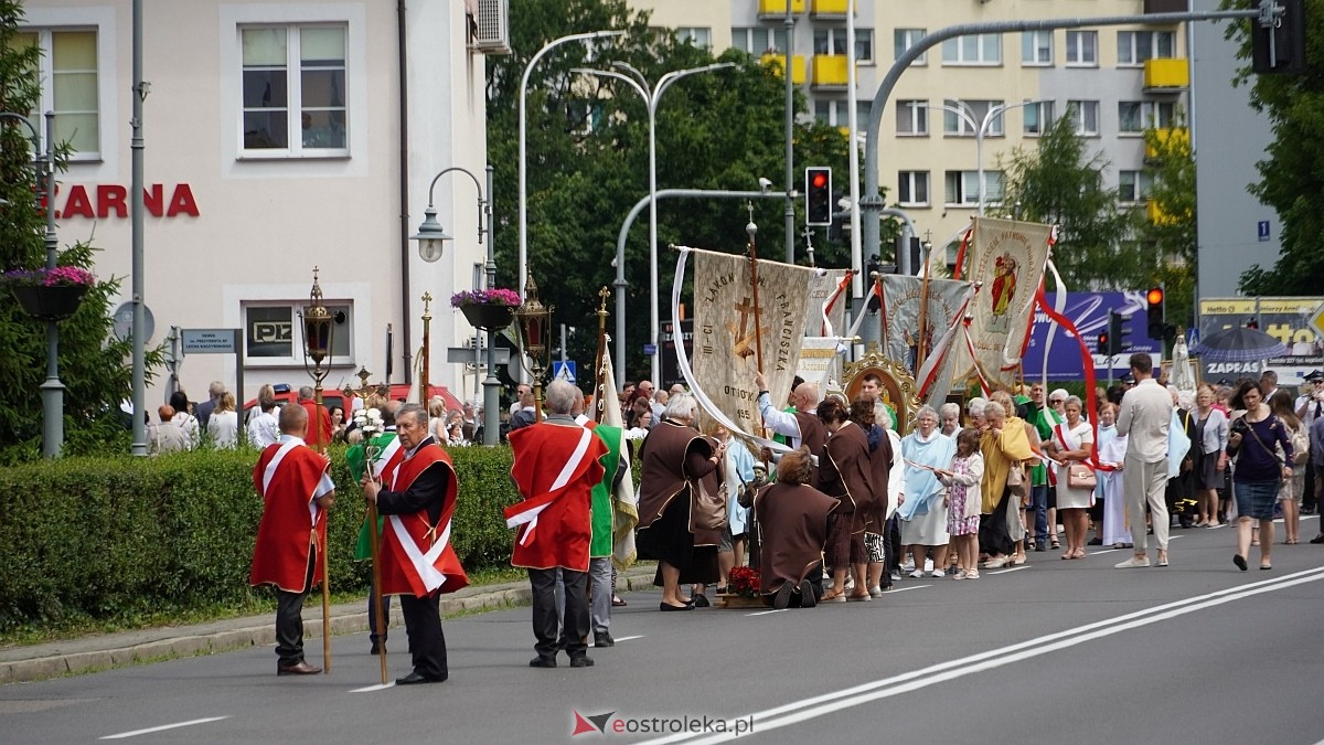 Procesja Bożego Ciała w sanktuarium pw. św. Antoniego Padewskiego [19.06.2025] - zdjęcie #168 - eOstroleka.pl
