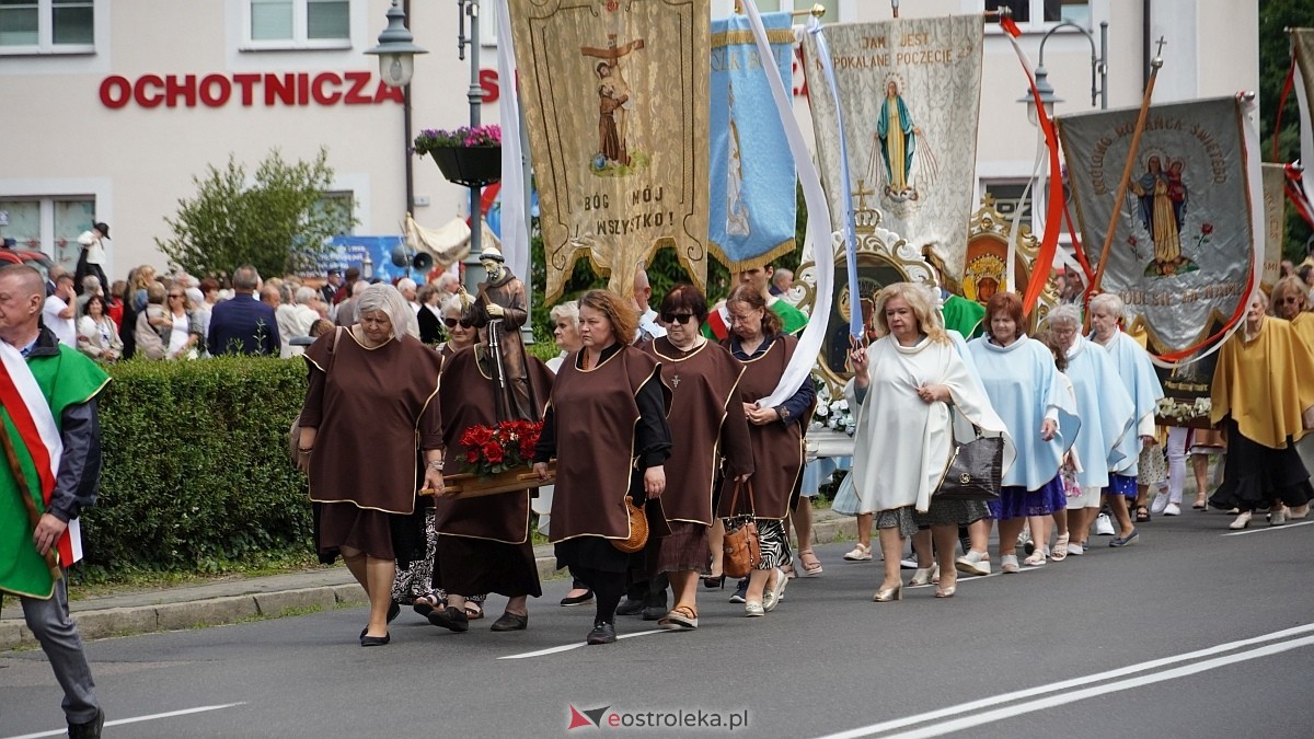 Procesja Bożego Ciała w sanktuarium pw. św. Antoniego Padewskiego [19.06.2025] - zdjęcie #166 - eOstroleka.pl