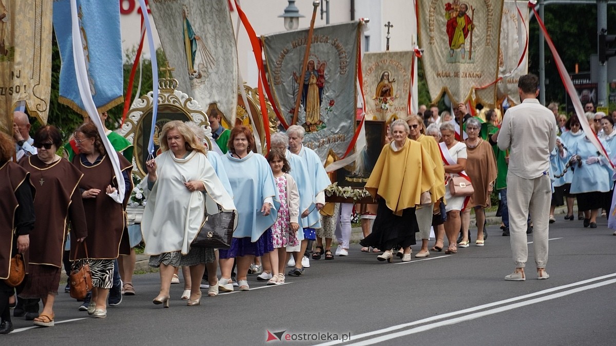 Procesja Bożego Ciała w sanktuarium pw. św. Antoniego Padewskiego [19.06.2025] - zdjęcie #165 - eOstroleka.pl