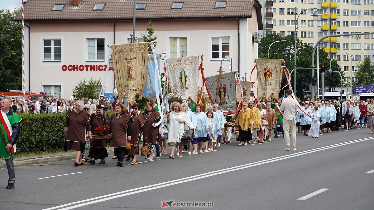 Procesja Bożego Ciała w sanktuarium pw. św. Antoniego Padewskiego [19.06.2025] - zdjęcie #164 - eOstroleka.pl
