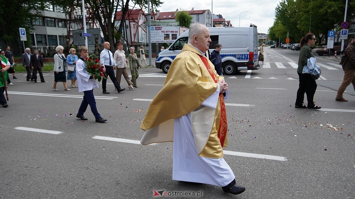 Procesja Bożego Ciała w sanktuarium pw. św. Antoniego Padewskiego [19.06.2025] - zdjęcie #163 - eOstroleka.pl