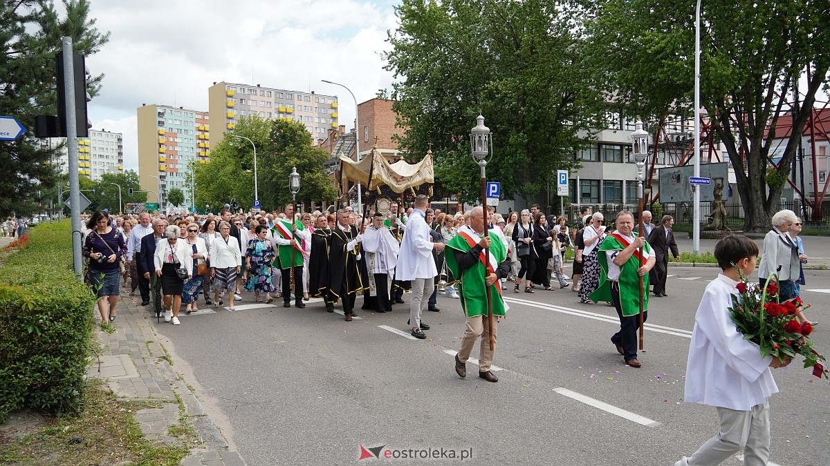 Procesja Bożego Ciała w sanktuarium pw. św. Antoniego Padewskiego [19.06.2025] - zdjęcie #162 - eOstroleka.pl