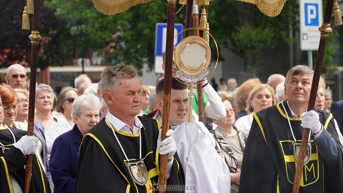 Procesja Bożego Ciała w sanktuarium pw. św. Antoniego Padewskiego [19.06.2025] - zdjęcie #161 - eOstroleka.pl