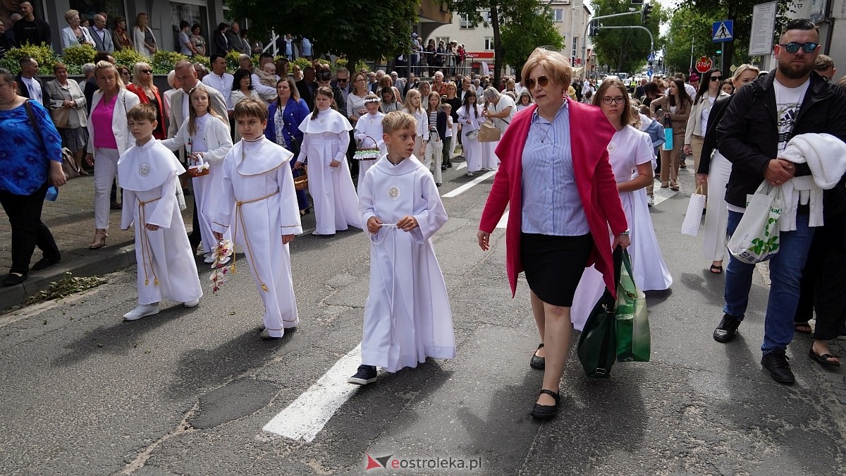 Procesja Bożego Ciała w sanktuarium pw. św. Antoniego Padewskiego [19.06.2025] - zdjęcie #160 - eOstroleka.pl