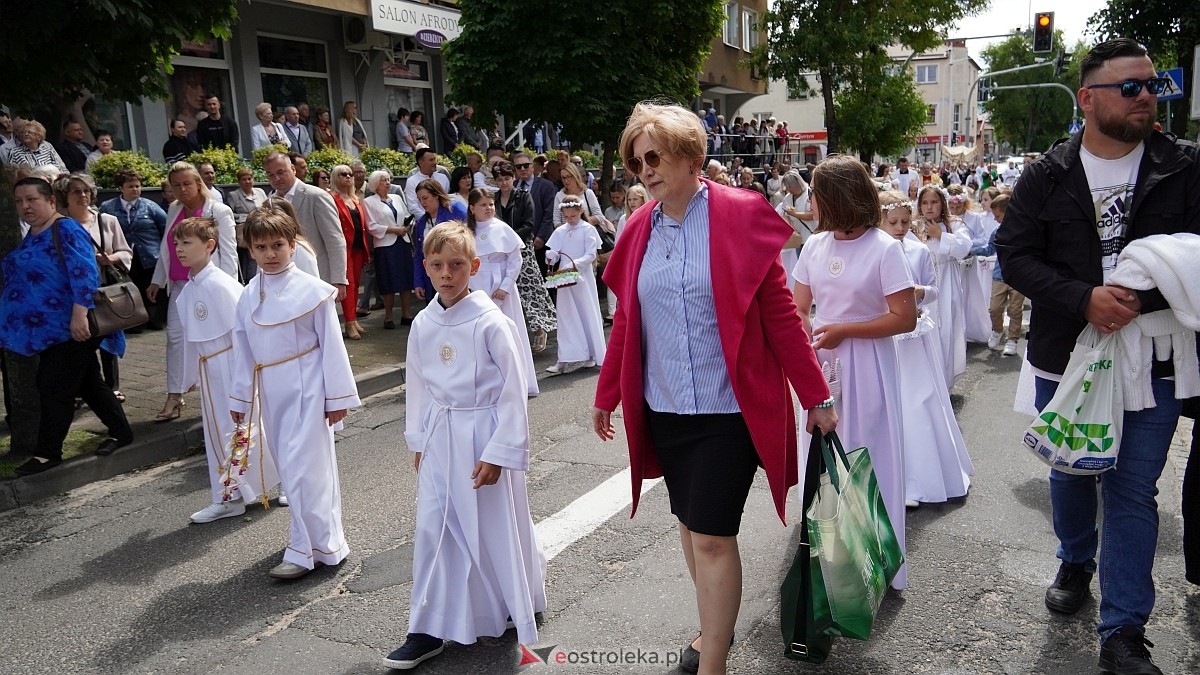 Procesja Bożego Ciała w sanktuarium pw. św. Antoniego Padewskiego [19.06.2025] - zdjęcie #159 - eOstroleka.pl