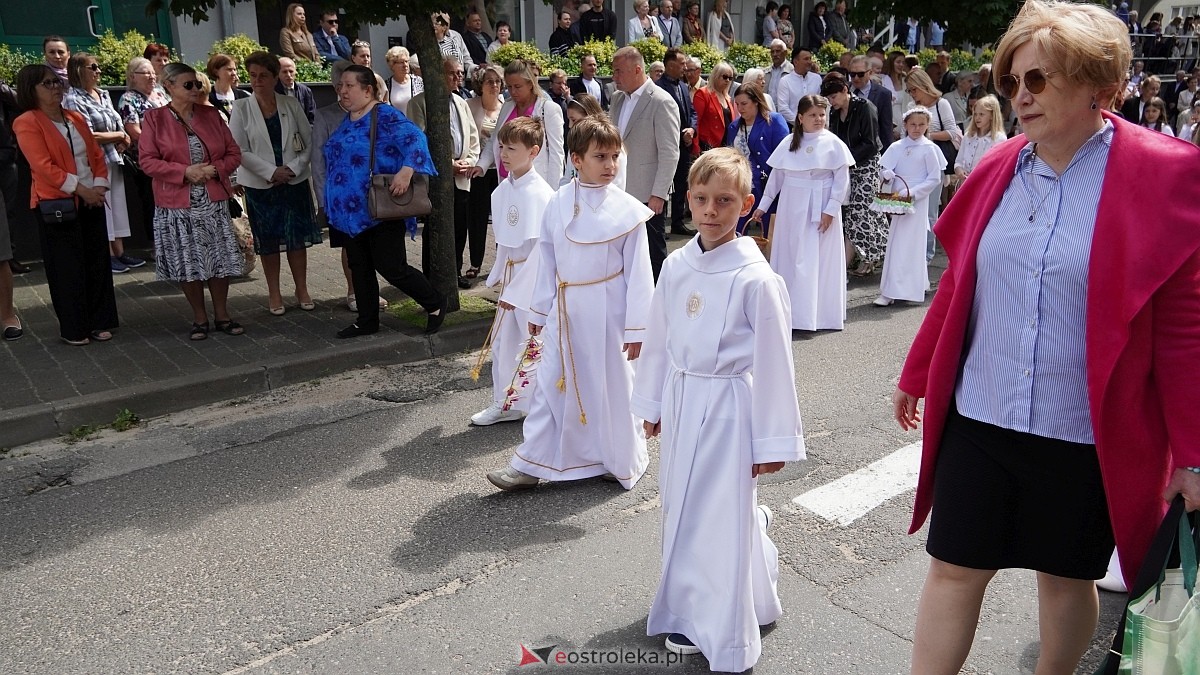 Procesja Bożego Ciała w sanktuarium pw. św. Antoniego Padewskiego [19.06.2025] - zdjęcie #158 - eOstroleka.pl