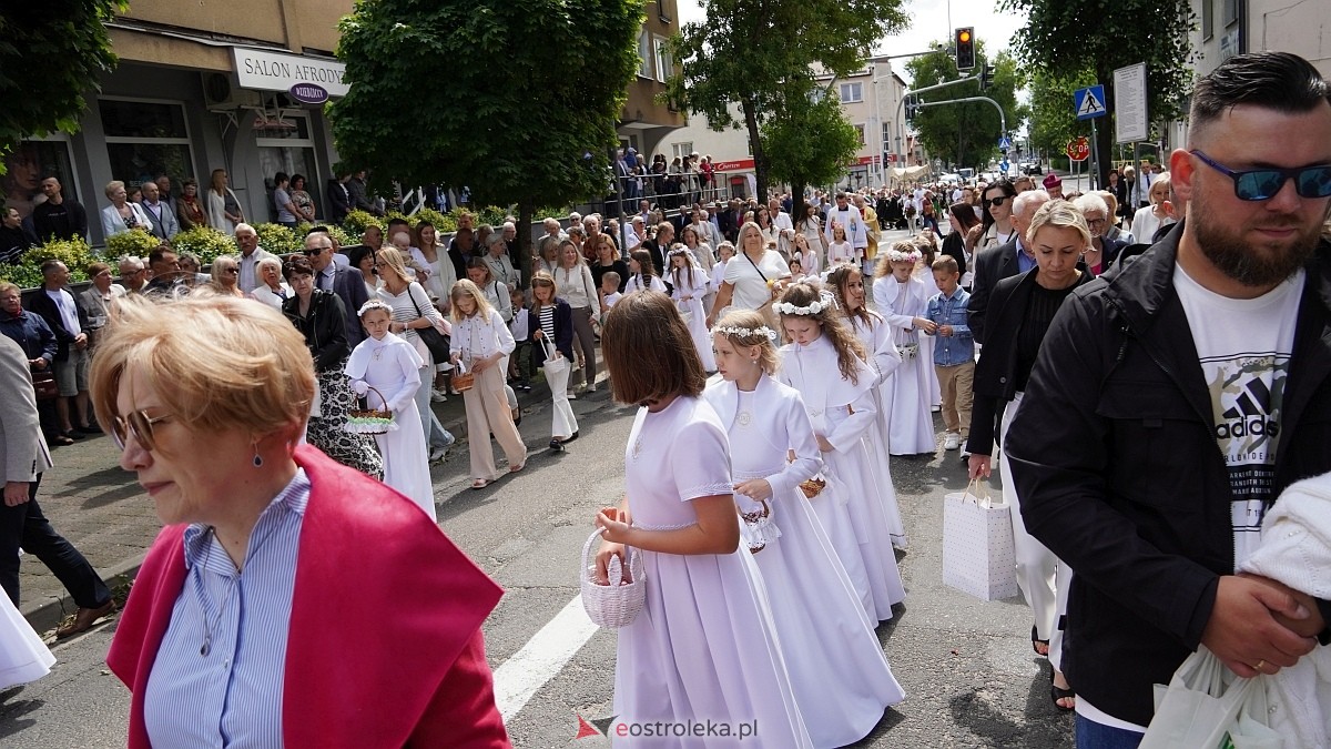 Procesja Bożego Ciała w sanktuarium pw. św. Antoniego Padewskiego [19.06.2025] - zdjęcie #157 - eOstroleka.pl