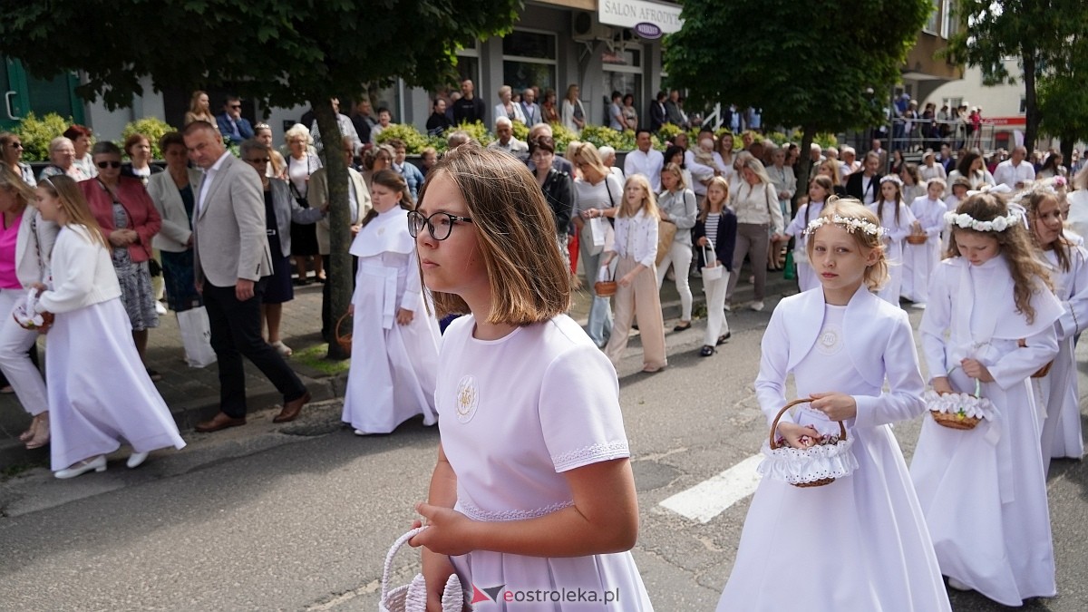 Procesja Bożego Ciała w sanktuarium pw. św. Antoniego Padewskiego [19.06.2025] - zdjęcie #155 - eOstroleka.pl