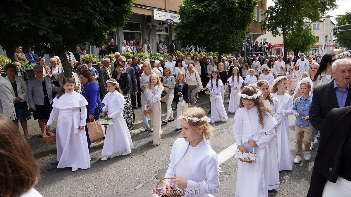 Procesja Bożego Ciała w sanktuarium pw. św. Antoniego Padewskiego [19.06.2025] - zdjęcie #154 - eOstroleka.pl