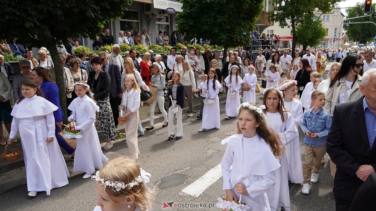 Procesja Bożego Ciała w sanktuarium pw. św. Antoniego Padewskiego [19.06.2025] - zdjęcie #153 - eOstroleka.pl