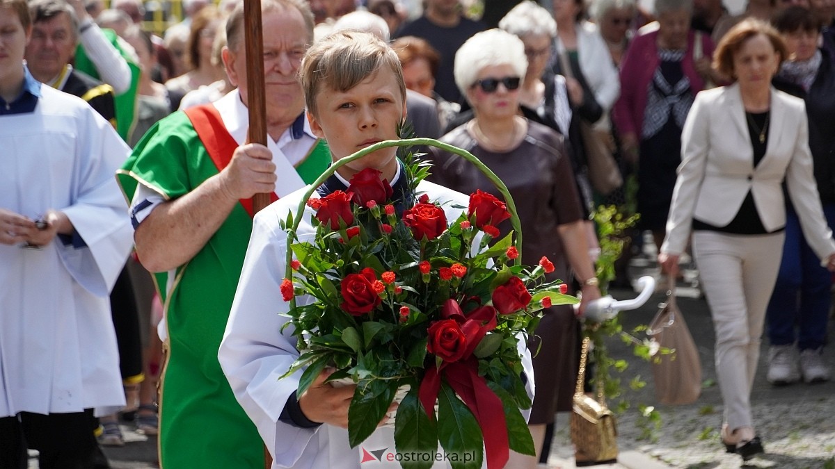 Procesja Bożego Ciała w sanktuarium pw. św. Antoniego Padewskiego [19.06.2025] - zdjęcie #151 - eOstroleka.pl