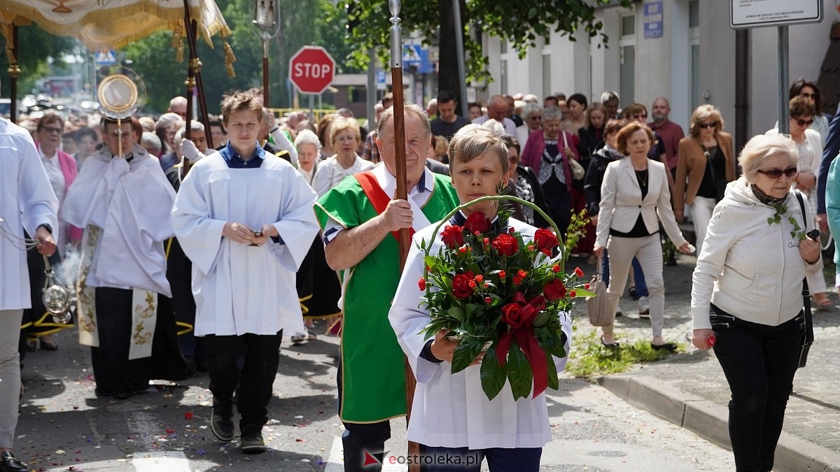 Procesja Bożego Ciała w sanktuarium pw. św. Antoniego Padewskiego [19.06.2025] - zdjęcie #150 - eOstroleka.pl