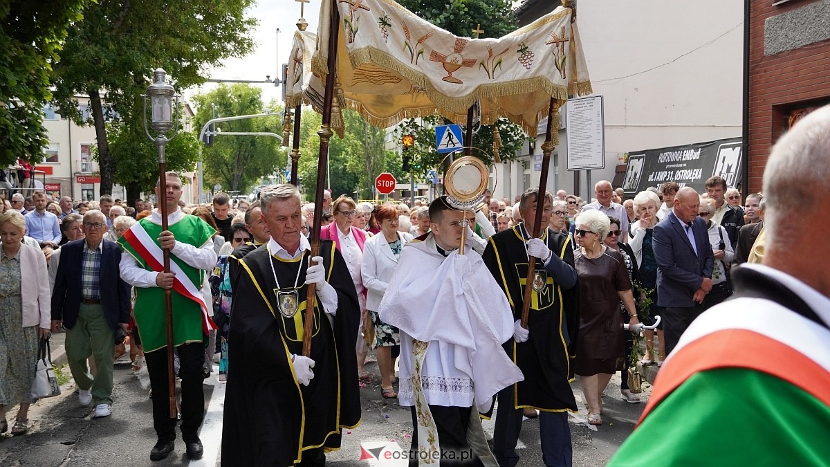 Procesja Bożego Ciała w sanktuarium pw. św. Antoniego Padewskiego [19.06.2025] - zdjęcie #148 - eOstroleka.pl