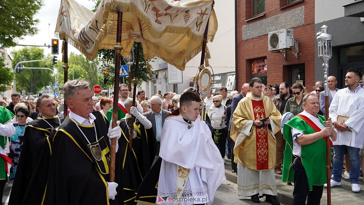 Procesja Bożego Ciała w sanktuarium pw. św. Antoniego Padewskiego [19.06.2025] - zdjęcie #146 - eOstroleka.pl