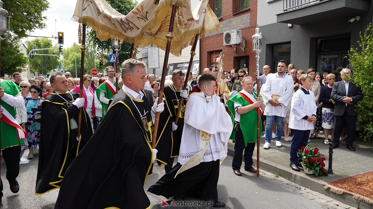 Procesja Bożego Ciała w sanktuarium pw. św. Antoniego Padewskiego [19.06.2025] - zdjęcie #145 - eOstroleka.pl