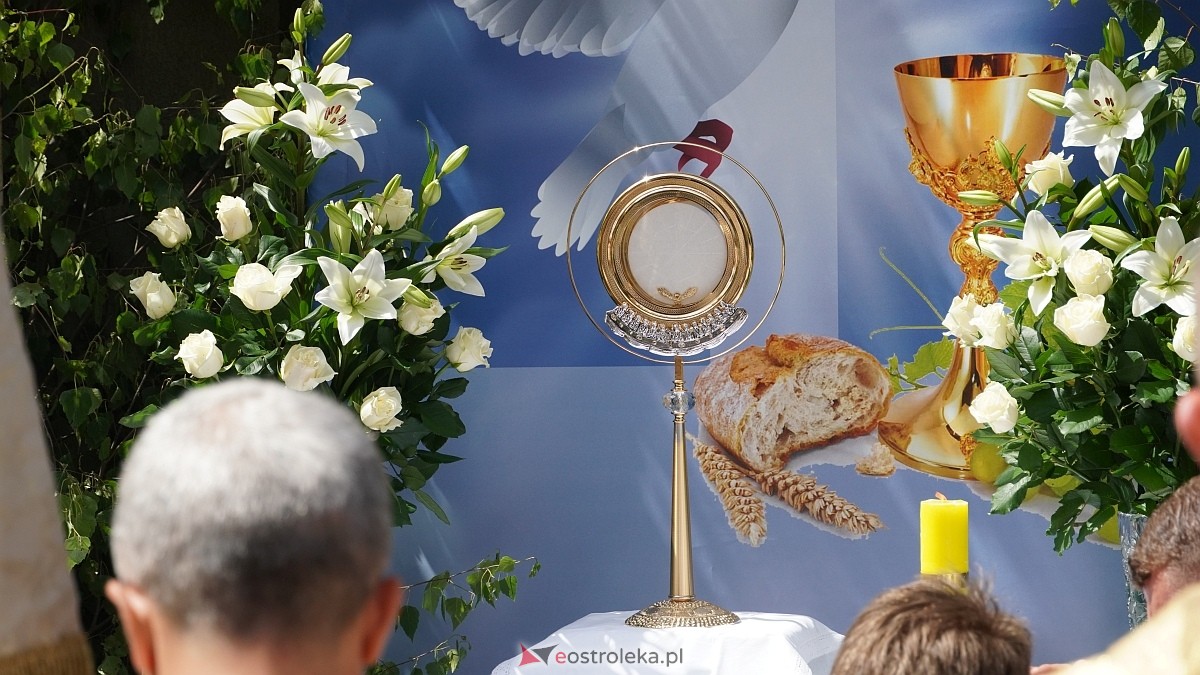 Procesja Bożego Ciała w sanktuarium pw. św. Antoniego Padewskiego [19.06.2025] - zdjęcie #143 - eOstroleka.pl