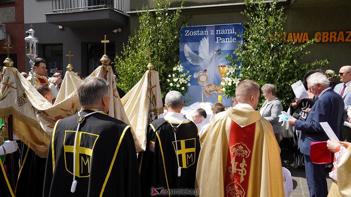Procesja Bożego Ciała w sanktuarium pw. św. Antoniego Padewskiego [19.06.2025] - zdjęcie #142 - eOstroleka.pl