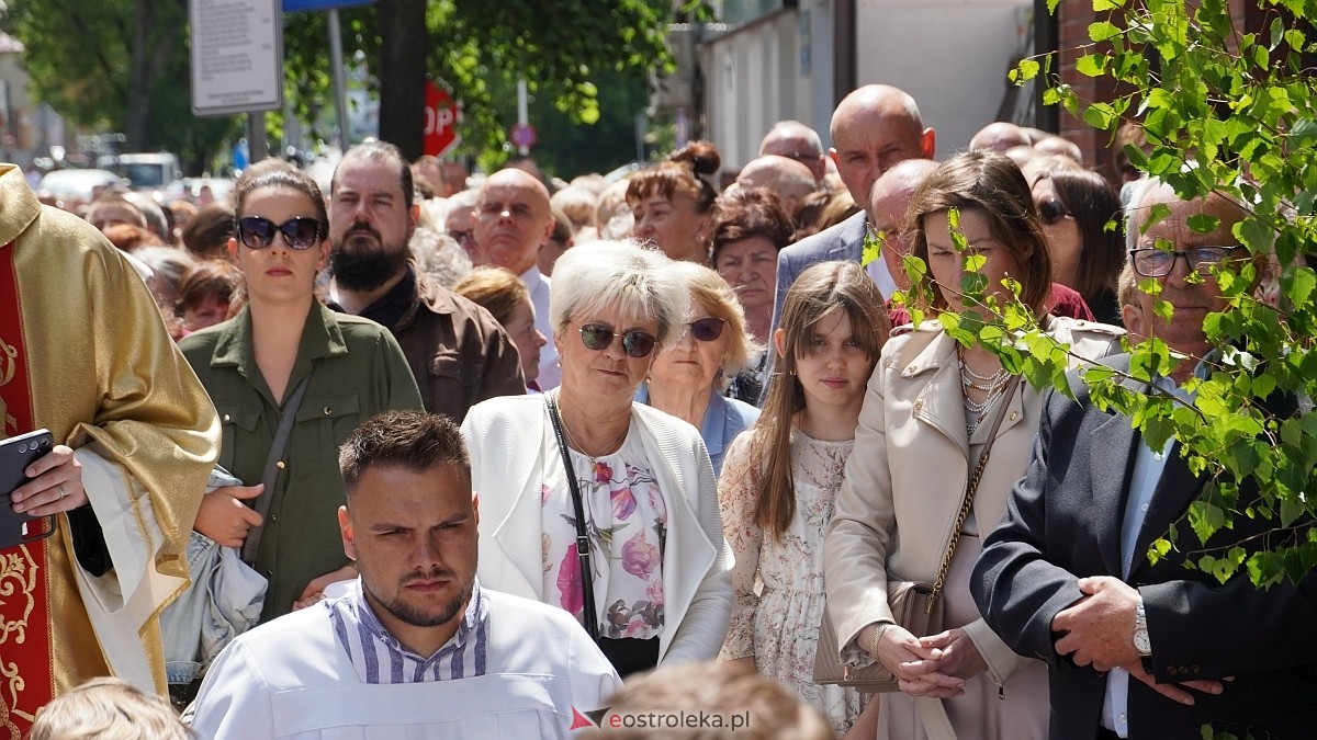 Procesja Bożego Ciała w sanktuarium pw. św. Antoniego Padewskiego [19.06.2025] - zdjęcie #137 - eOstroleka.pl