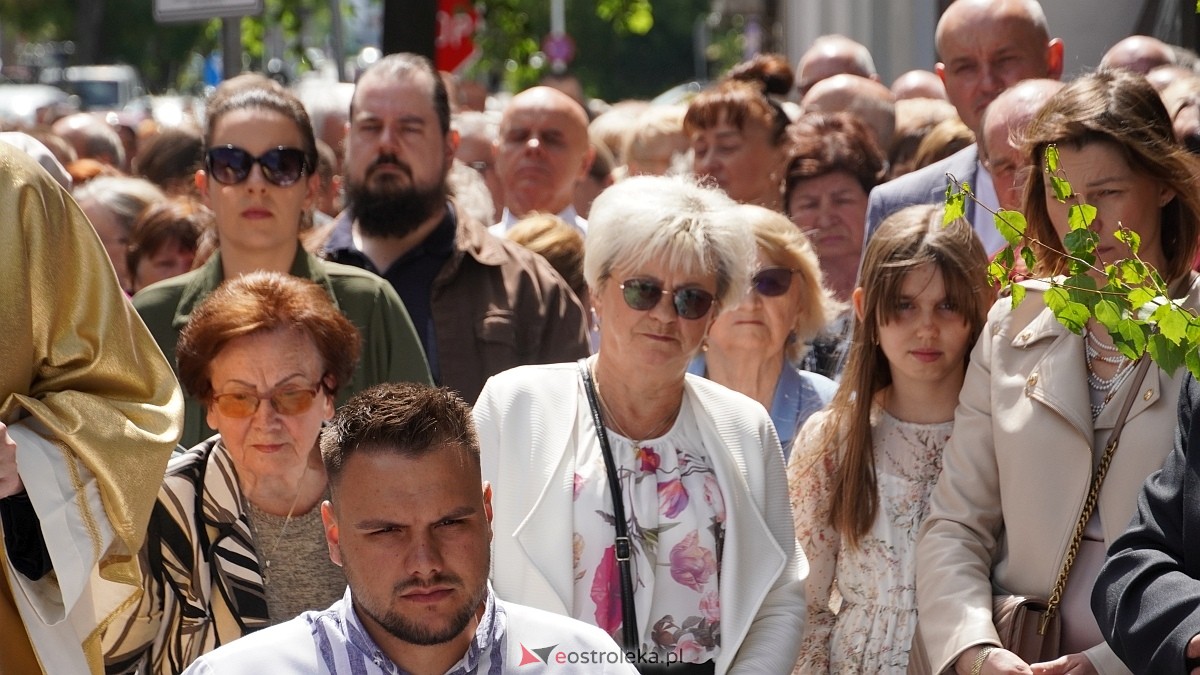 Procesja Bożego Ciała w sanktuarium pw. św. Antoniego Padewskiego [19.06.2025] - zdjęcie #136 - eOstroleka.pl