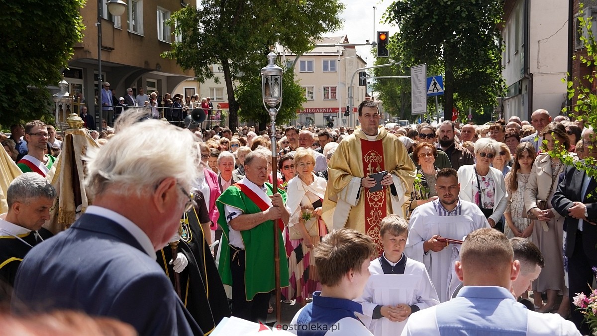 Procesja Bożego Ciała w sanktuarium pw. św. Antoniego Padewskiego [19.06.2025] - zdjęcie #135 - eOstroleka.pl