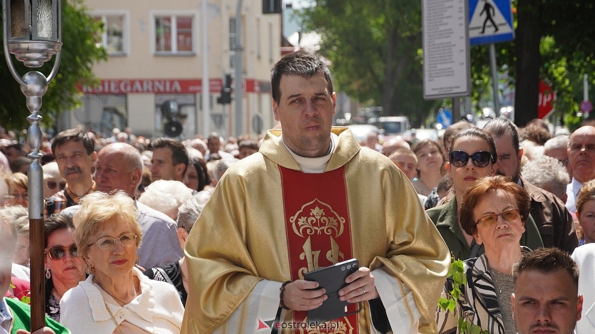 Procesja Bożego Ciała w sanktuarium pw. św. Antoniego Padewskiego [19.06.2025] - zdjęcie #134 - eOstroleka.pl