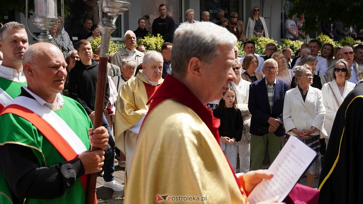 Procesja Bożego Ciała w sanktuarium pw. św. Antoniego Padewskiego [19.06.2025] - zdjęcie #133 - eOstroleka.pl