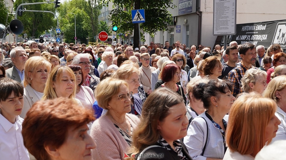 Procesja Bożego Ciała w sanktuarium pw. św. Antoniego Padewskiego [19.06.2025] - zdjęcie #129 - eOstroleka.pl