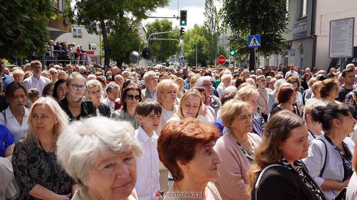 Procesja Bożego Ciała w sanktuarium pw. św. Antoniego Padewskiego [19.06.2025] - zdjęcie #128 - eOstroleka.pl
