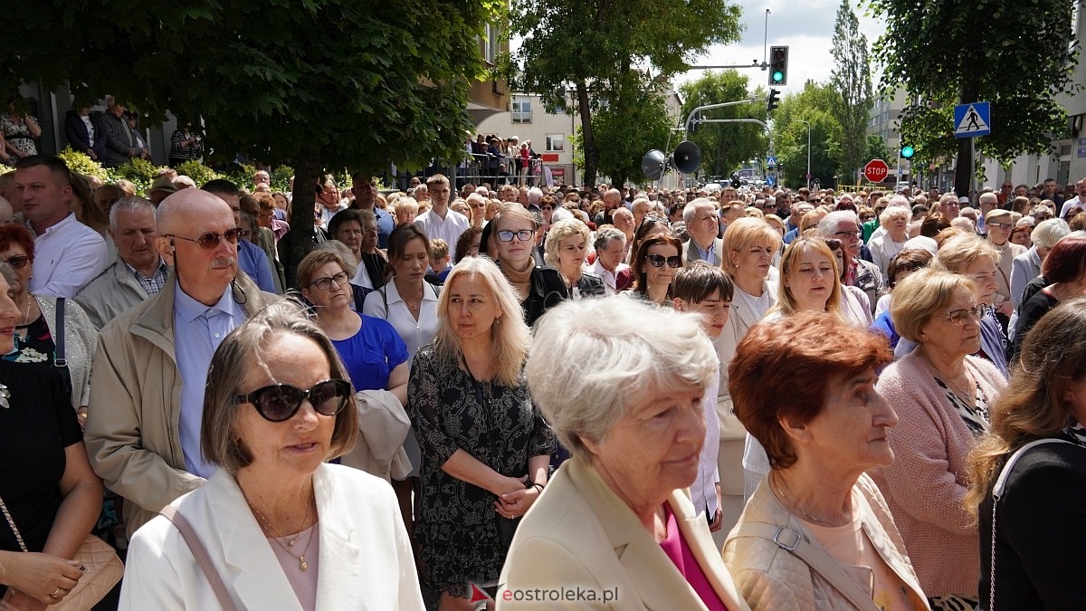 Procesja Bożego Ciała w sanktuarium pw. św. Antoniego Padewskiego [19.06.2025] - zdjęcie #127 - eOstroleka.pl