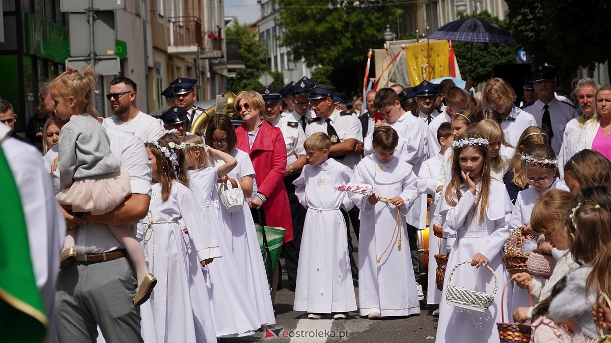 Procesja Bożego Ciała w sanktuarium pw. św. Antoniego Padewskiego [19.06.2025] - zdjęcie #126 - eOstroleka.pl