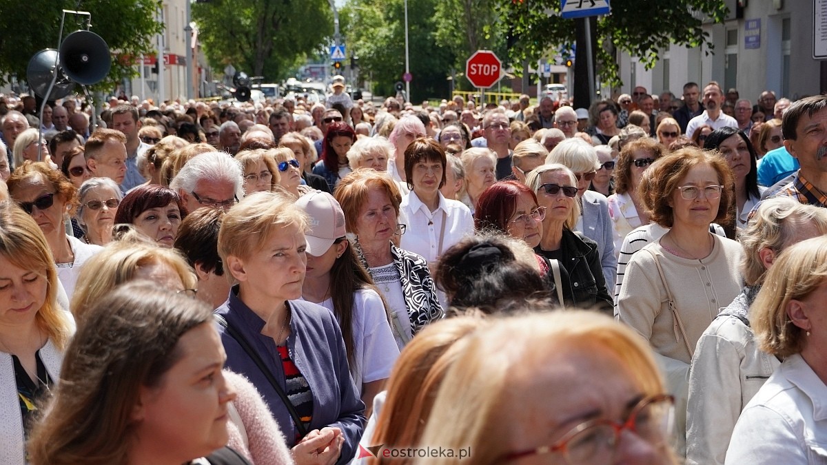Procesja Bożego Ciała w sanktuarium pw. św. Antoniego Padewskiego [19.06.2025] - zdjęcie #120 - eOstroleka.pl